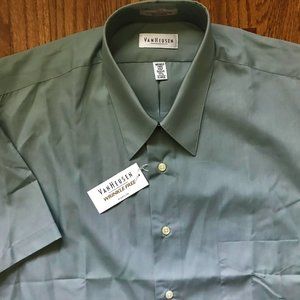 New Men's Van Heusen Poplin , Short Sleeve Shirt .